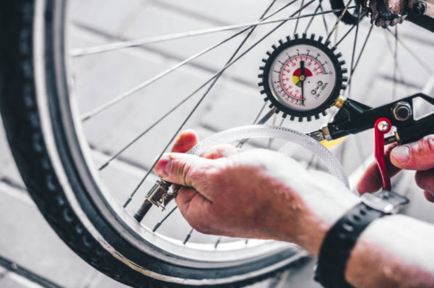 Waarom een fietspomp met bar-meter essentieel is voor precieze bandenspanning